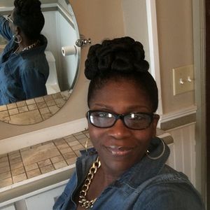 Meet your Posher, Deborah